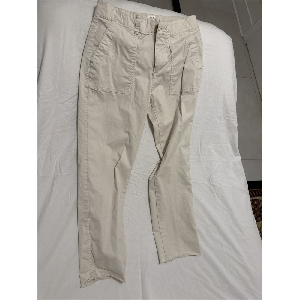 Women's Gap Size 4 Girlfriend Khaki Off-White Pants, Large Front Pockets